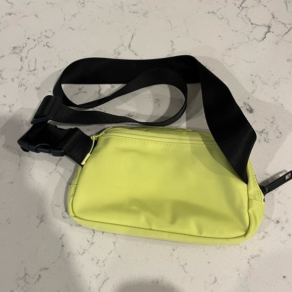 Lululemon Everywhere Belt Bag 1L - Picture 3 of 3